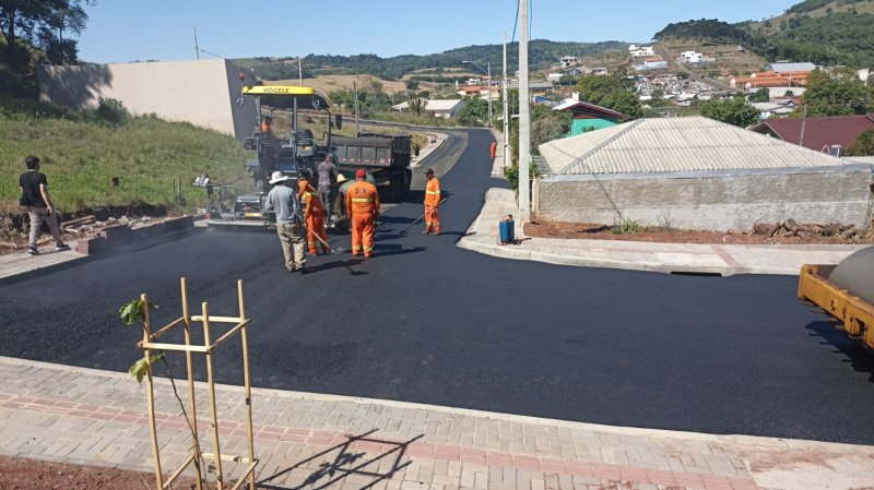 Nova Laranjeiras avança com novas obras de pavimentação e infraestrutura